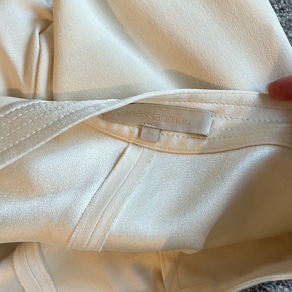 Vanessa Bruno cream crepe shorts size 34 - Picture 3 of 4
